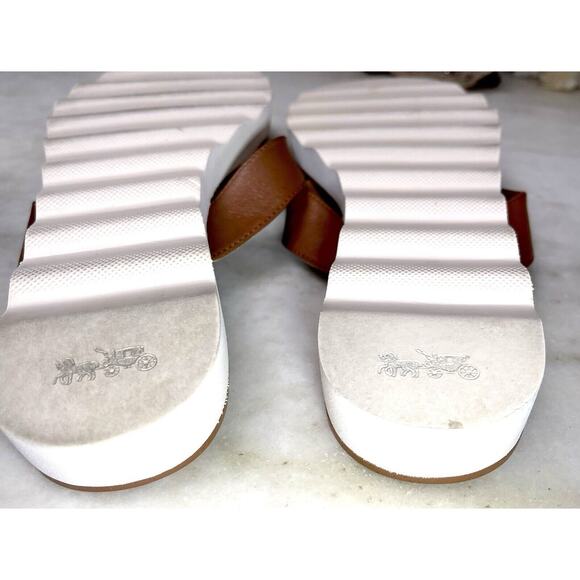 Coach Women's Tan Brown Shelly Signature Turn lock Thong Flip Flops Sandals 7.5 - Picture 9 of 13